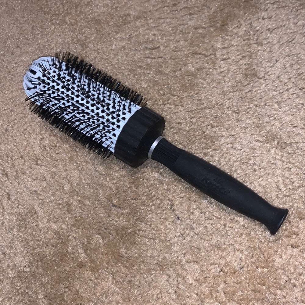 NWOT KareCo - Thermal Round Brush